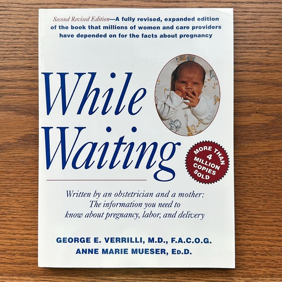 Three books: pregnancy childbirth and newborn - Picture 3 of 4